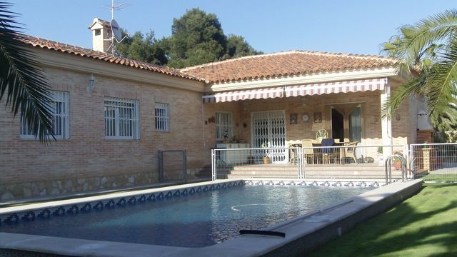 Beautiful Villa For Sale in Betera on Gated Community