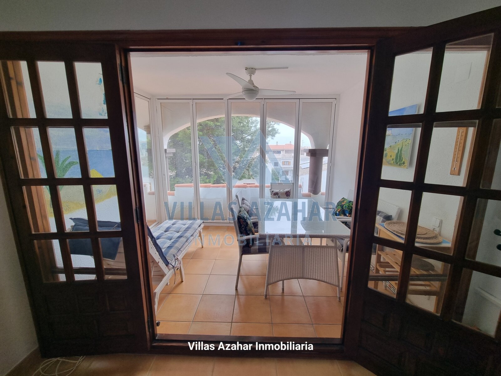 Lichtdurchflutete Veranda mit Panoramaverglasung - Ihr Wintergarten zum Wohlfühlen! Lichtdurchflutete Veranda mit Panoramaverglasung - Ihr Wintergarten zum Wohlfühlen!