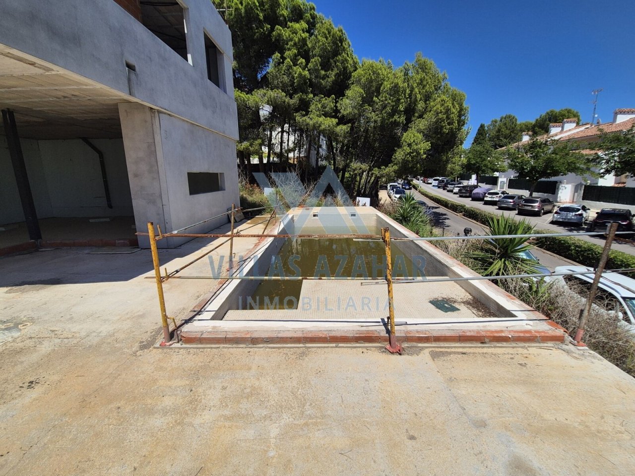 Exklusive Poolanlage in fortgeschrittener Bauphase - Moderne Architektur mit Weitblick!