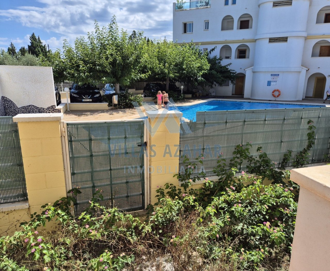 Exklusive Poolanlage mit privater Zufahrt - Sicheres Wohnen in mediterraner Atmosphäre